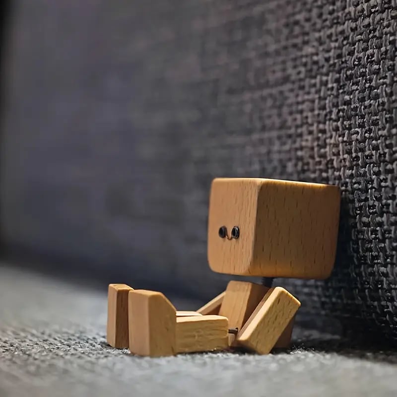 Charmig liten träfigur med 12 magnetiska ansiktsuttryck